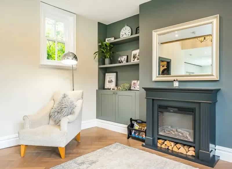 4-Bedroom Home in John Innes Conservation Area Merton Park