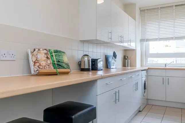 Flat to rent in Abbey Orchard Street, London SW1P