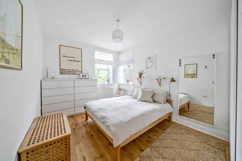 Spacious 2-Bedroom Flat near Turnpike Lane Station