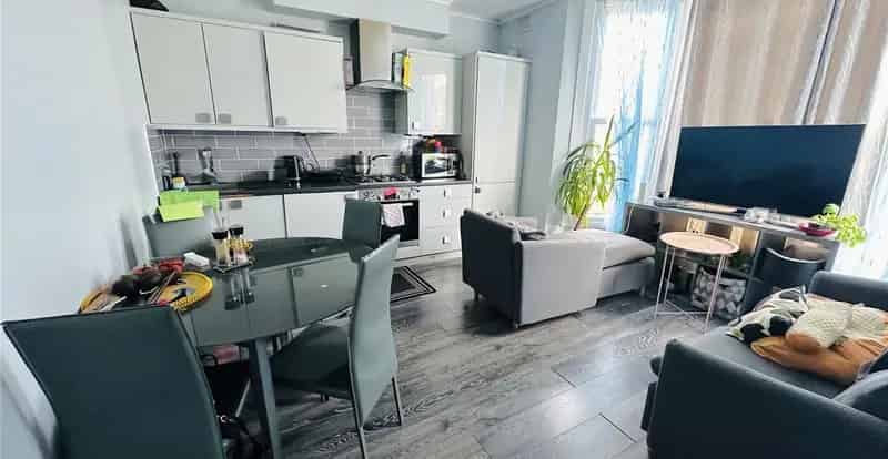 2 Bedroom Period Conversion Flat for Sale