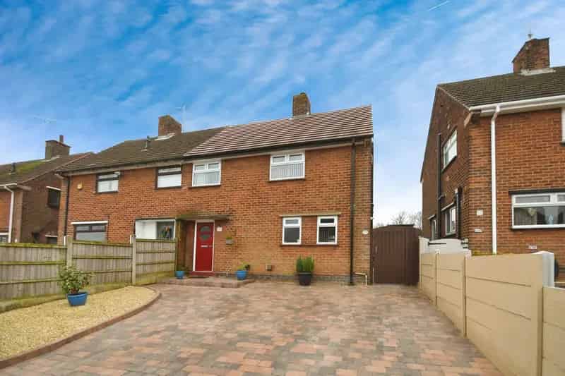 Three Bedroom House For Sale Modern Throughout Family Home