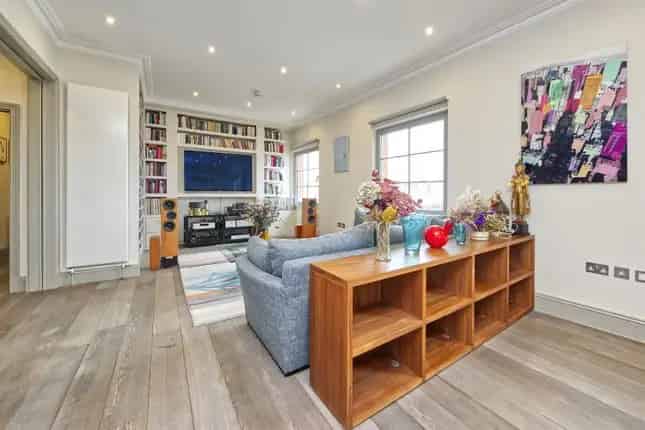 Flat for Sale in Chepstow Villas London W11