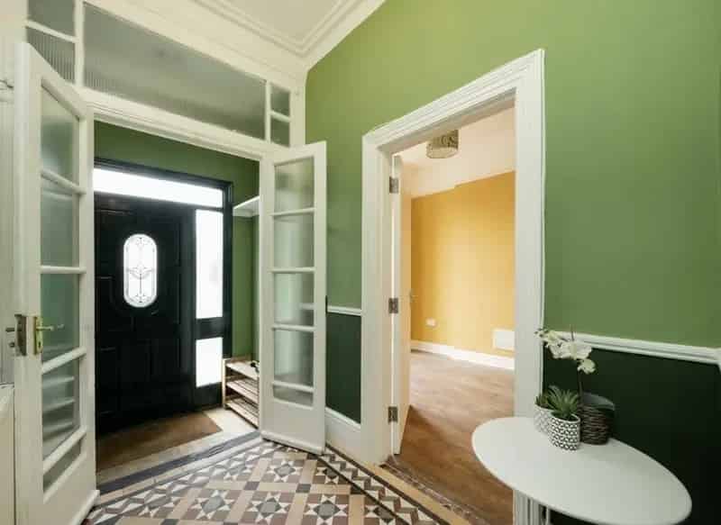 3 Bed Ground Floor Flat Hendon  Granny Flat 3 Bathrooms Private Drive Garden Share of Freehold No Chain