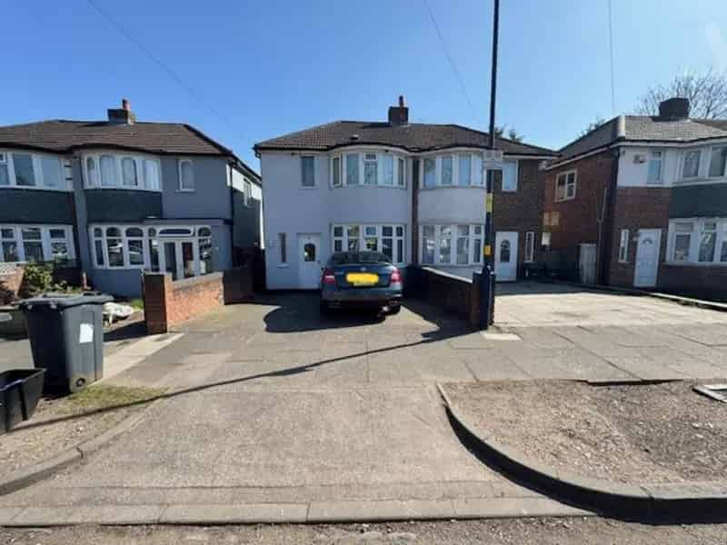 3 Bedroom Semi-Detached House For Sale