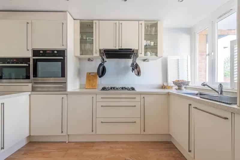 Battersea Square Mews Maisonette Two Bedrooms Two Bathrooms Patio Garden