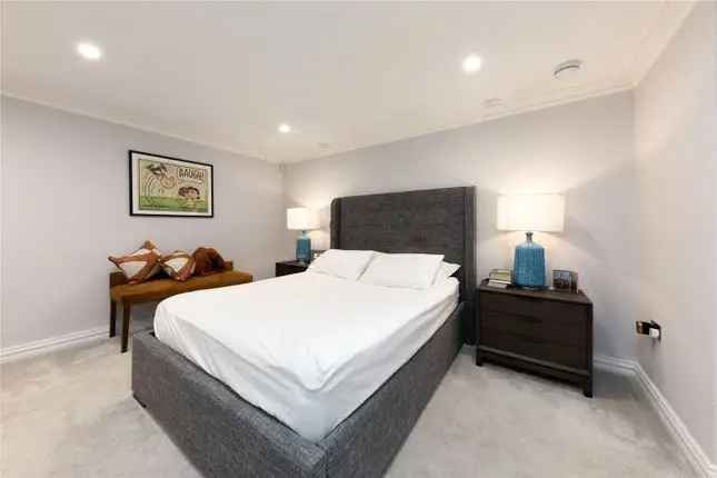 Flat for sale in Kensington Gardens Square, London W2