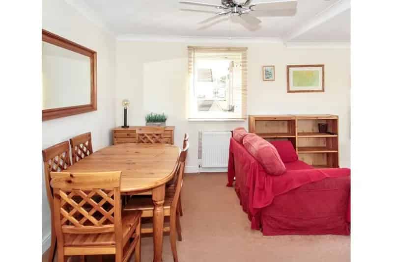 2 Bed Flat River Forth Views Private Garage Parking