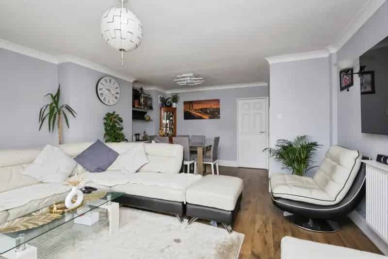 3 Bed Mid Terrace House Hampden Park
