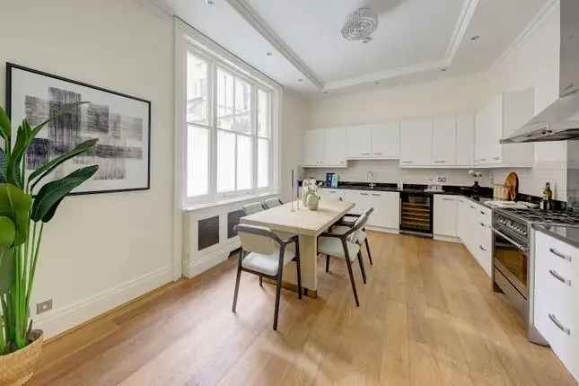 Flat for sale in Linden Gardens, Notting Hill, London W2