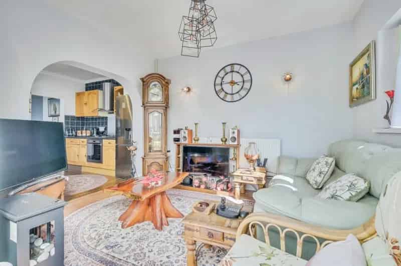Characterful 4-Bedroom House in Oreston with Water Views