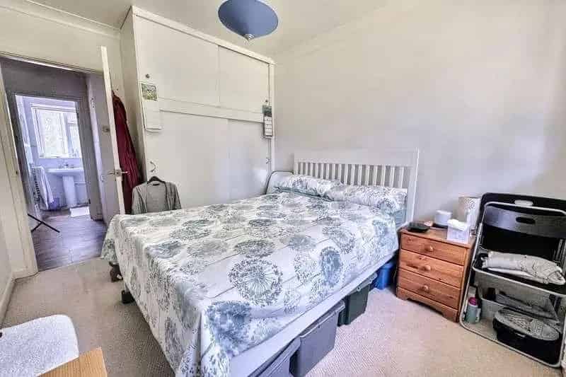 2 Bed Flat for Sale Overlooking Ferndown Golf Course