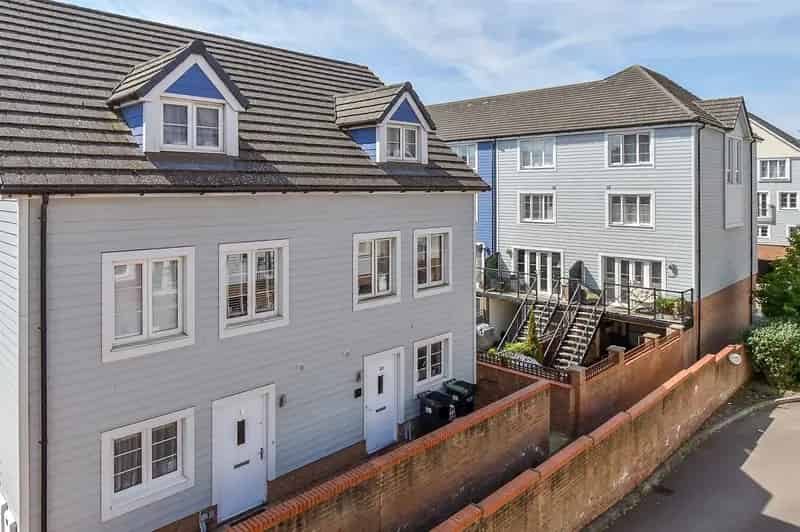 4 Bedroom Semi-Detached House for Sale in Tonbridge