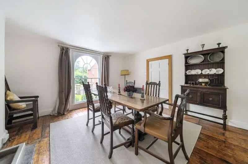 5 bed house for sale
