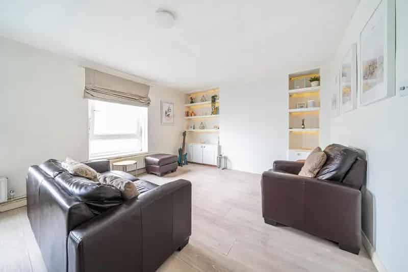 Two Bedroom Flat near Brockley Station Ample Storage Natural Light