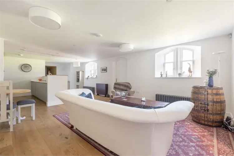 2 Bed Flat - Ground Floor with 1 Reception Room