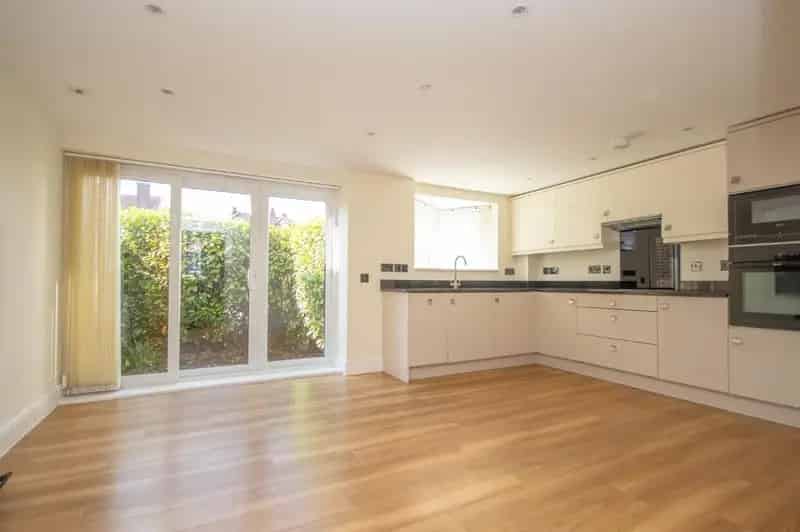 2 Bedroom Apartment near Shenfield Broadway Station