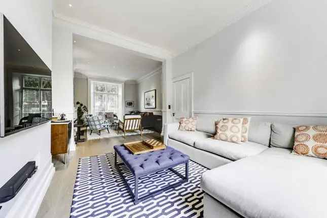 End terrace house to rent in Fulham Road, London SW10