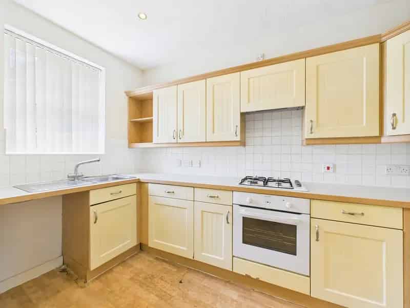 5 Bedroom Town House House to Rent