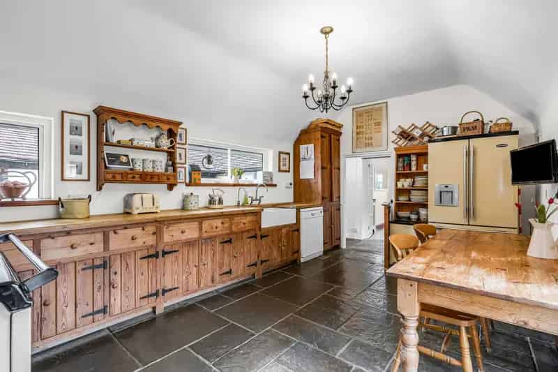 Detached Grade II Listed 5 Bedroom Home Bobbingworth