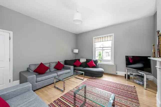 Town house to rent in Dealtry Road, Putney, London SW15