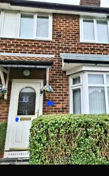 3 Bed House Large Garden Near Manchester Transport Links