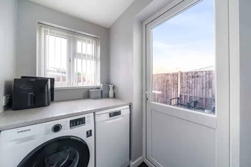 3 Bedroom Terrace House Near Town Centre and Schools