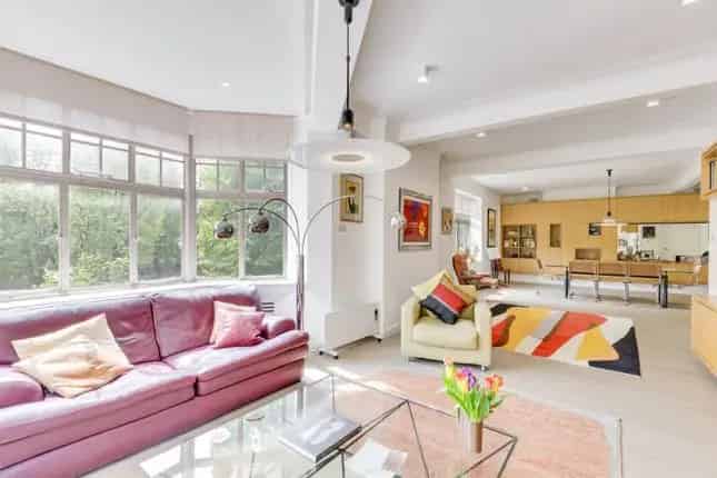 Flat for sale in Eton Avenue, London NW3