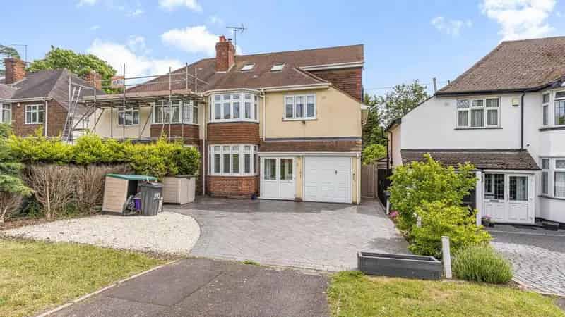 5 Bedroom Semi-Detached House for Sale
