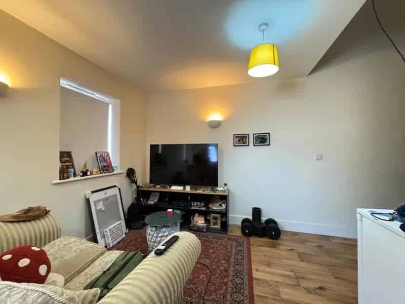 1 Bedroom Semi Detached House Near Amenities
