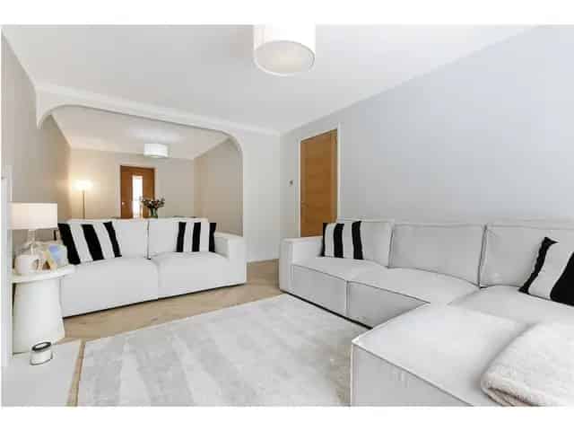 4 Bedroom Detached House for Sale in Barrhead