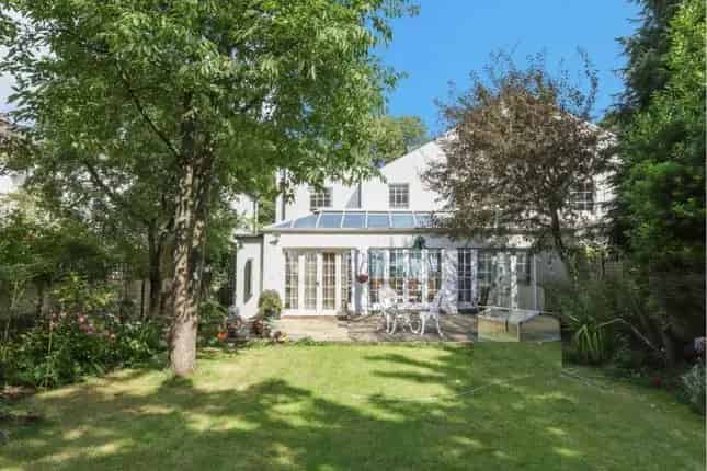 5 Bed Semi-Detached House For Sale In Fortis Green, London