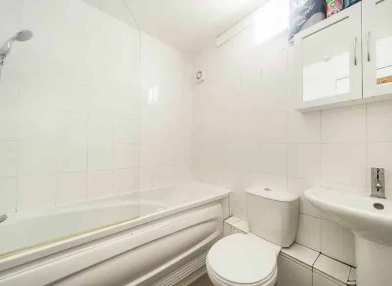 2 Bed Flat Tooting Bec Common No Onward Chain