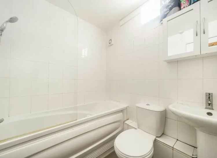 2 Bed Flat Tooting Bec Common No Onward Chain