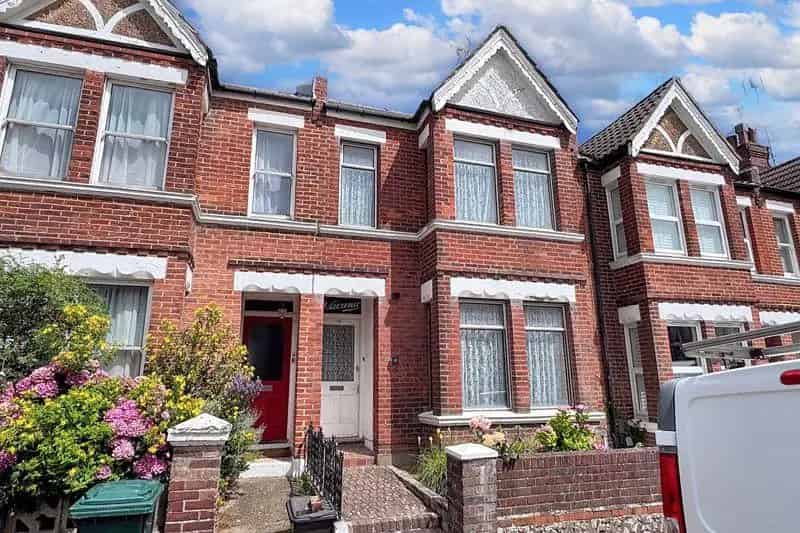 3 Bedroom Victorian Terraced House For Sale