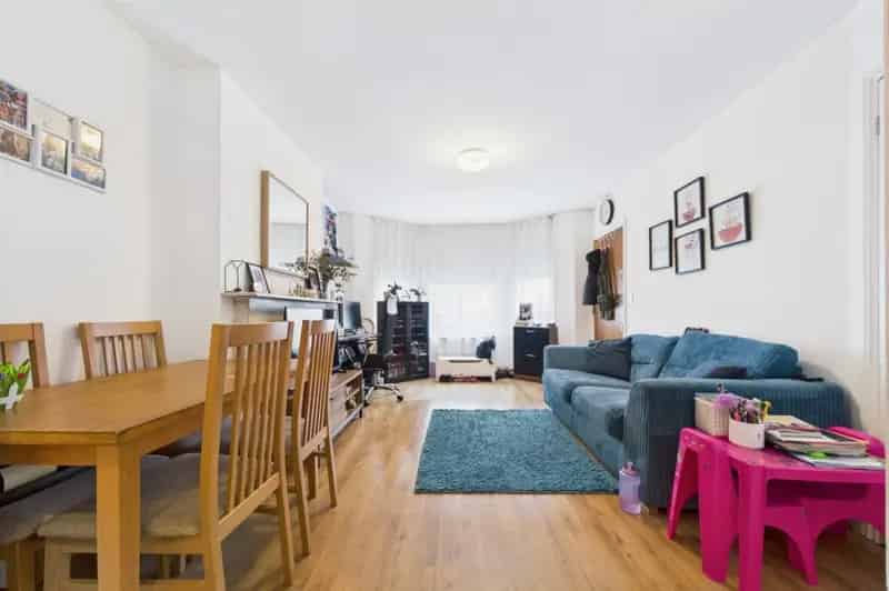 2 Bedroom Ground Floor Garden Apartment For Sale
