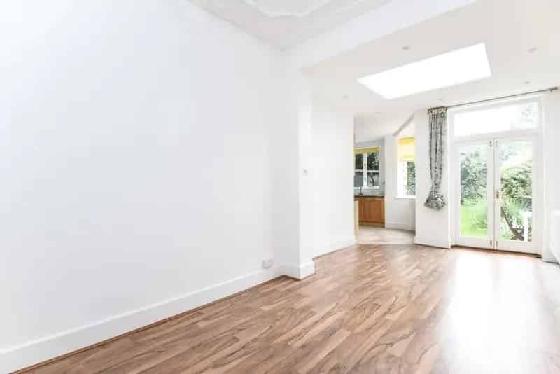 Four Bedroom Edwardian House 1634 sq ft 53ft Garden Chain Free