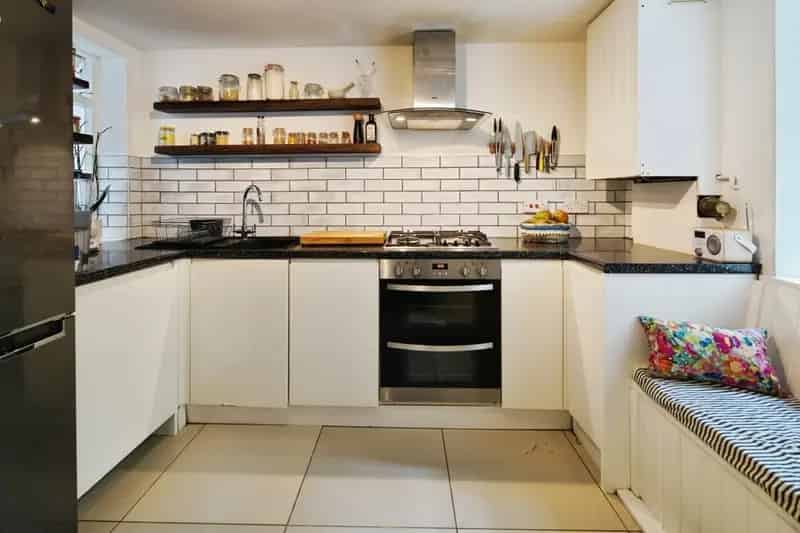 3 Bedroom Apartment Near Brighton Station with Large Garden