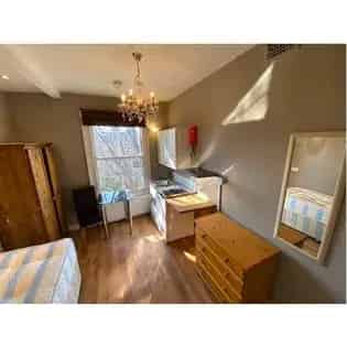 1 Room Studio Flat 36m² London - All Bills Included
