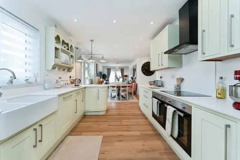 34 Bedroom Detached Bungalow with Open Plan Living