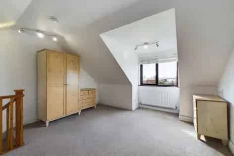 4 Bedroom Family Home 91m² London