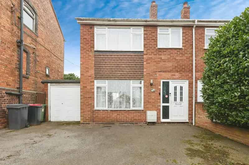 3 Bedroom Family Home in Baddesley Ensor