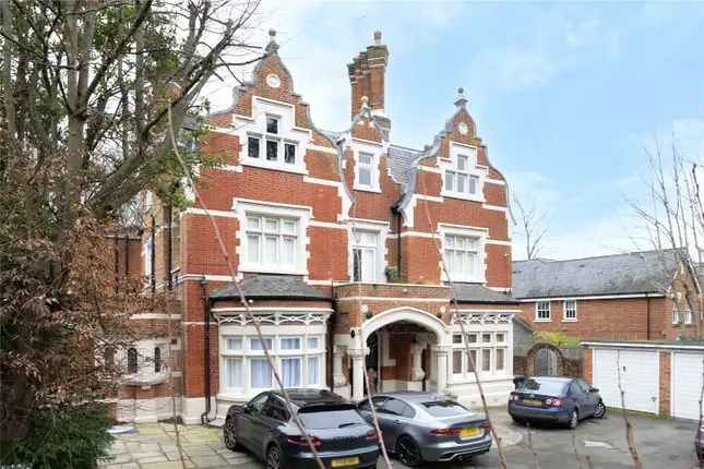 3 Bedroom Flat for Sale in Harewood Kingston Vale London SW15