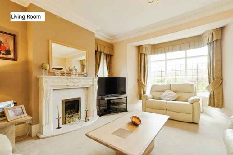 6 Bedroom Detached House with Large Garden and Double Garage Calverley