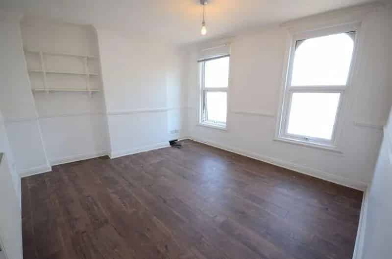 2 Bedroom Flat Near Bournemouth Beach