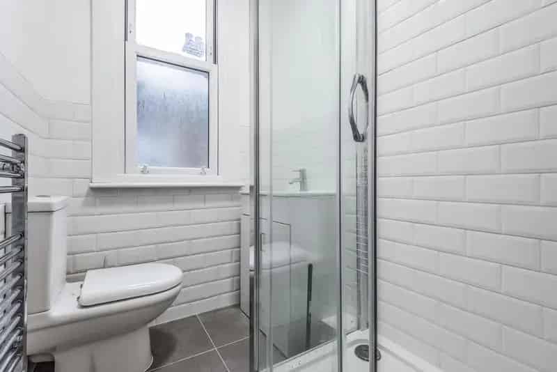 One Bedroom Period Flat near Southgate Tube Station