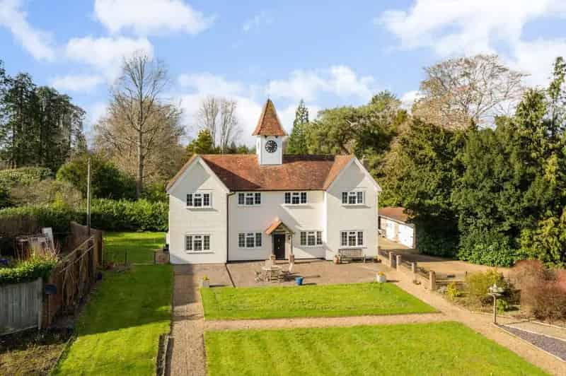 4 Bedroom Detached House in Semi-Rural Location