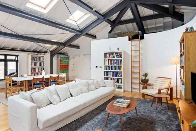 Flat for sale in Shacklewell Street, London E2