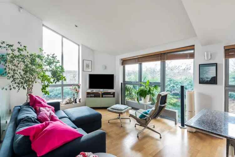 House For Sale in London, England