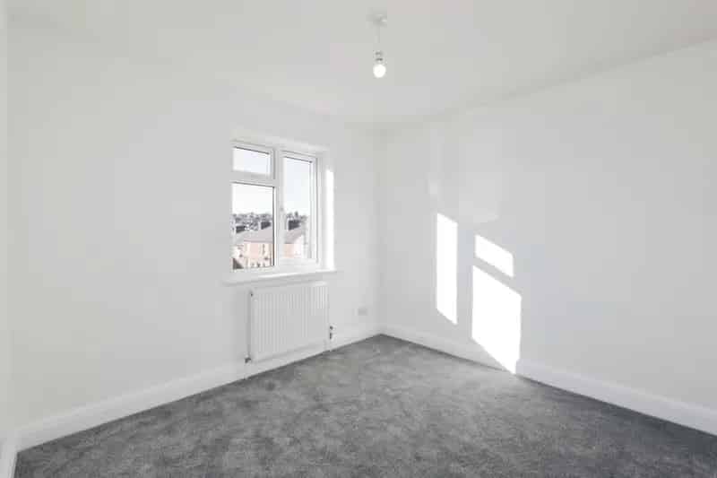 Newly Renovated 3-Bed House Near Town Centre and Station