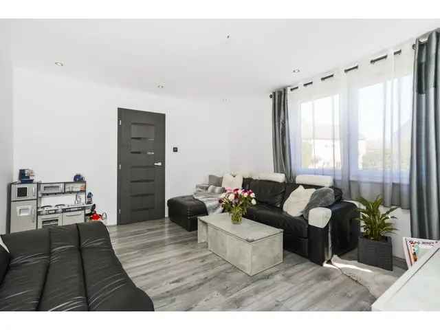 3 Bedroom Semi-Detached House for Sale in Tranent